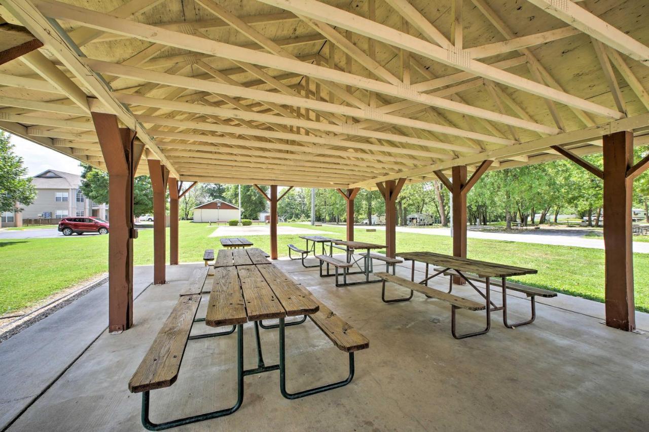 Condo With Balcony And Grill 3 Mi To Moonshine Beach! Branson Esterno foto